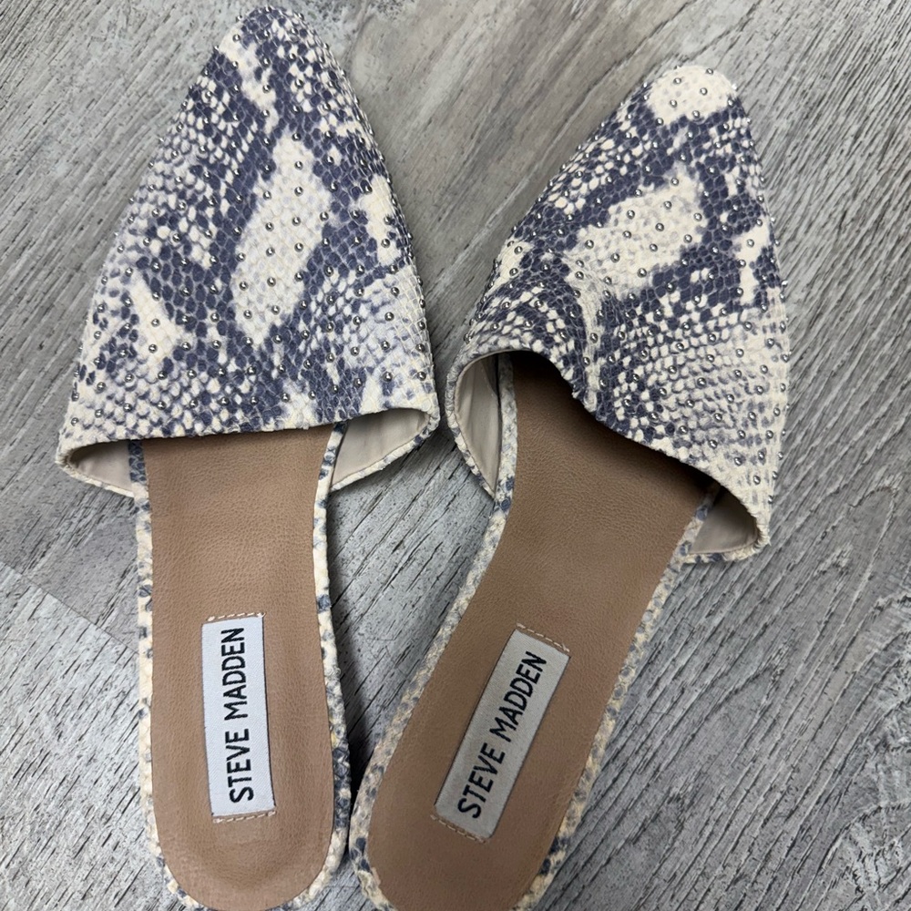 Steve Madden Cream and Gray Snake-Print Pointed Mules